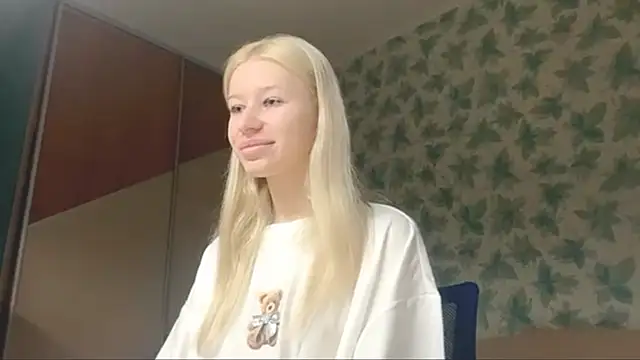 Snapshot of Barbie_Blondie chatting on 12/14/25, 07:07 Barbie Blondie online show from 12/14/25, 07:07