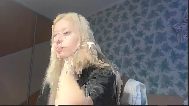 Snapshot of Barbie_Blondie chatting on 12/21/25, 12:18 Barbie Blondie online show from 12/21/25, 12:18