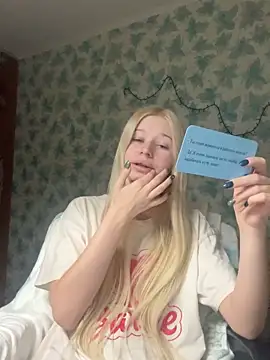 Snapshot of Barbie_Blondie chatting on 03/11/26, 04:02 Barbie Blondie online show from 03/11/26, 04:02