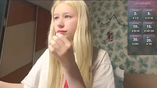 Snapshot of Barbie_Blondie chatting on 03/16/26, 05:39 Barbie Blondie online show from 03/16/26, 05:39