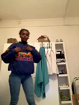    Hannah    online show from 11/30/25, 04:27