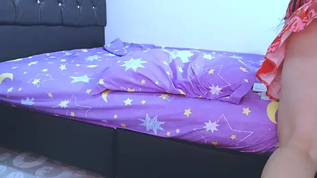 NoaLeon21 online show from 12/17/25, 08:37