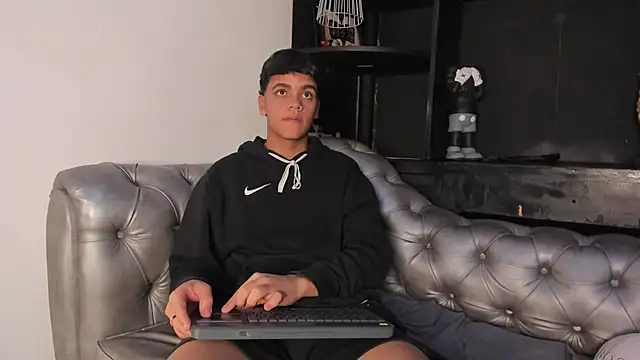 Snapshot of Isaac_Collins_ chatting on 11/29/25, 08:45 Isaac Collins online show from 11/29/25, 08:45