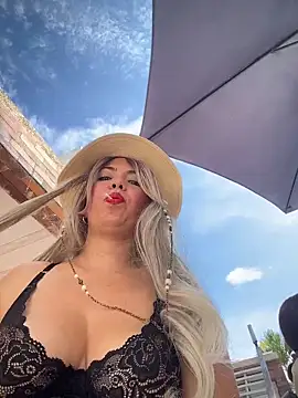 IsaSantoDomingo online show from 12/04/25, 02:26