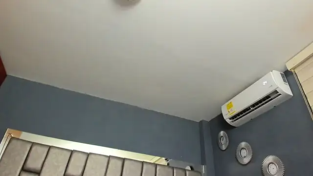 IsaSantoDomingo online show from 12/13/25, 11:54