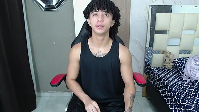 Snapshot of kim_curlyy chatting on 05/27/26, 01:08 kim curlyy online show from 05/27/26, 01:08
