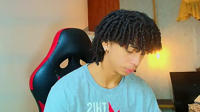 Snapshot of kim_curlyy chatting on 07/05/26, 04:25 kim curlyy online show from 07/05/26, 04:25