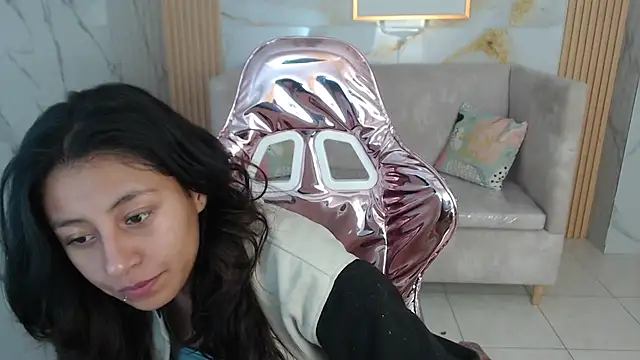 serabella s online show from 12/17/25, 01:06