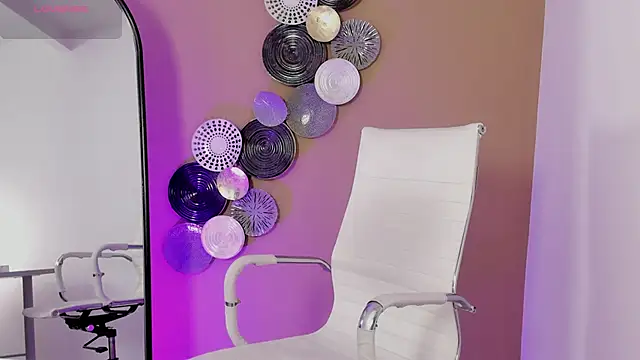 luna cute   online show from 12/17/25, 07:53