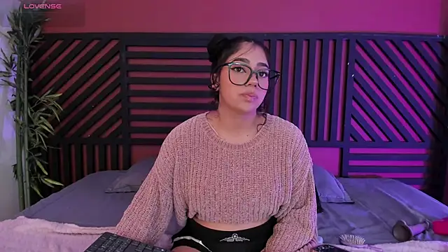 luna cute   online show from 02/04/26, 07:53