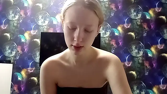 Snapshot of MonicaCreatAdult chatting on 01/07/26, 03:20 MonicaCreatAdult online show from 01/07/26, 03:20