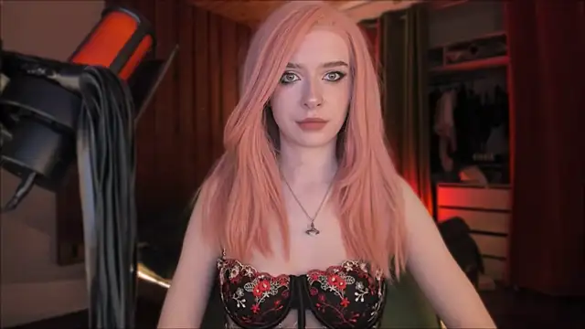 Snapshot of Mistress_Iris chatting on 11/29/25, 04:21 Mistress Iris online show from 11/29/25, 04:21