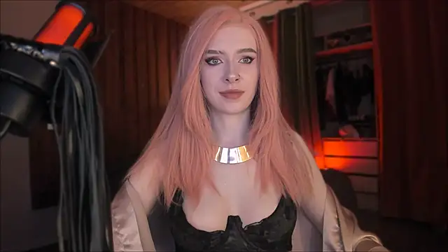 Snapshot of Mistress_Iris chatting on 12/04/25, 06:27 Mistress Iris online show from 12/04/25, 06:27