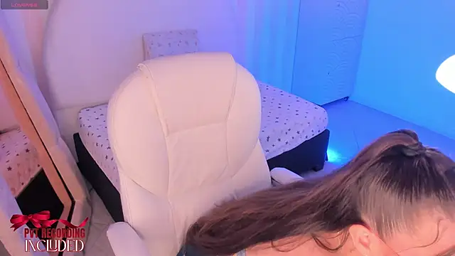 Snapshot of _dorothy chatting on 11/27/25, 08:22 dorothy online show from 11/27/25, 08:22