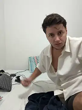 Snapshot of RicoValen chatting on 02/17/26, 01:35 RicoValen online show from 02/17/26, 01:35