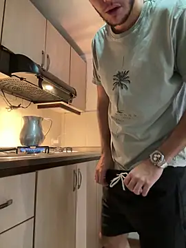 Snapshot of RicoValen chatting on 02/25/26, 11:14 RicoValen online show from 02/25/26, 11:14