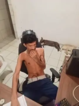 Snapshot of theyllorwillian chatting on 04/16/26, 12:00 theyllorwillian online show from 04/16/26, 12:00