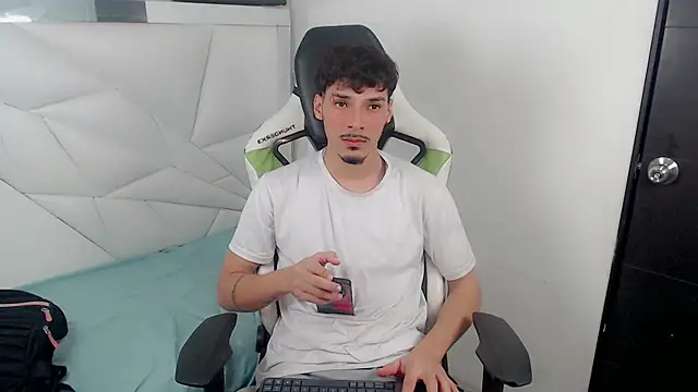 Yankeee  online show from 11/28/25, 03:42