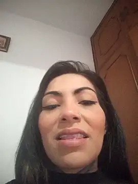 Snapshot of leidhy chatting on 11/27/25, 08:44 leidhy online show from 11/27/25, 08:44