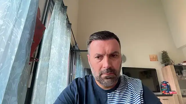 Snapshot of coolsmith81 chatting on 06/19/26, 08:40 coolsmith81 online show from 06/19/26, 08:40