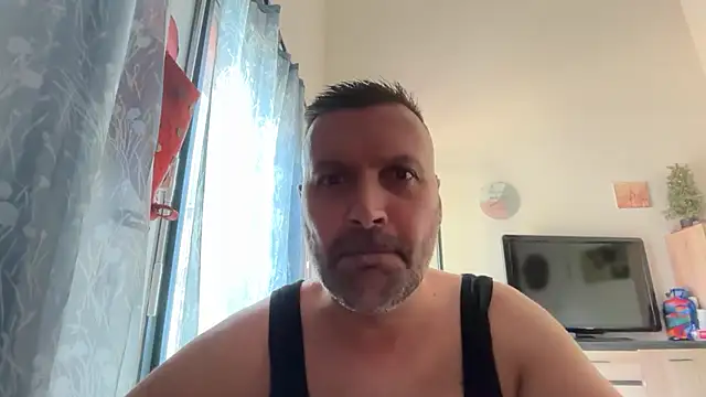 Snapshot of coolsmith81 chatting on 06/24/26, 03:44 coolsmith81 online show from 06/24/26, 03:44