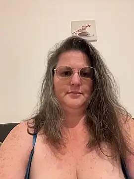 Snapshot of bea_french_curvy chatting on 04/25/26, 09:23 bea french curvy online show from 04/25/26, 09:23