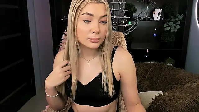 HyileyClark online show from 12/14/25, 09:25