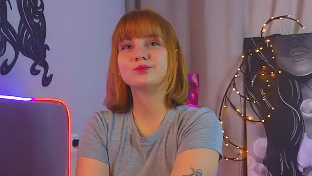 Snapshot of AsiaBritney chatting on 11/30/25, 07:56 AsiaBritney online show from 11/30/25, 07:56