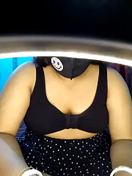 priya2098 online show from 04/20/26, 06:42