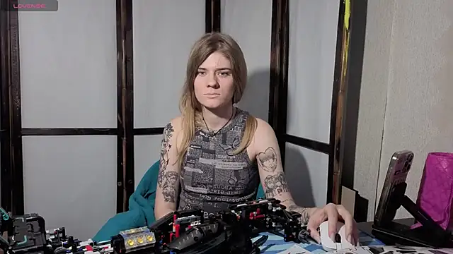 Adell Love online show from 06/10/26, 04:06