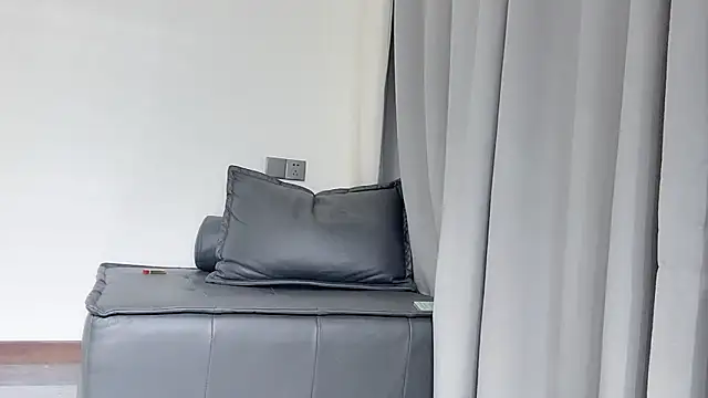 wanou33669 online show from 12/05/25, 12:36