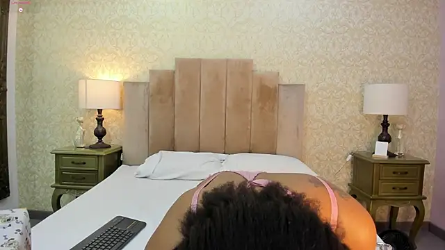 KarenNewman online show from 12/17/25, 03:23