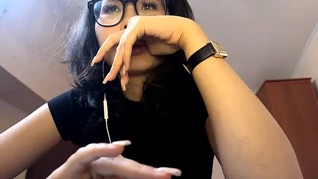 Snapshot of MiracleGirls chatting on 12/02/25, 06:41 MiracleGirls online show from 12/02/25, 06:41