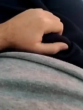 erdestruttor18 online show from 11/29/25, 08:28