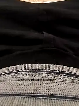 erdestruttor18 online show from 12/18/25, 07:09