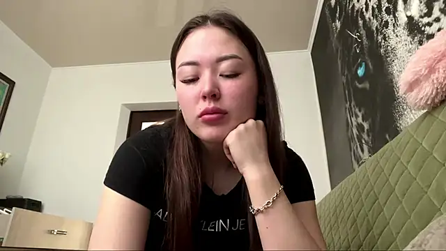 CurietHana1 online show from 12/21/25, 04:41