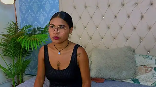 Snapshot of Miaa_Collinss chatting on 11/28/25, 08:33 Miaa Collinss online show from 11/28/25, 08:33