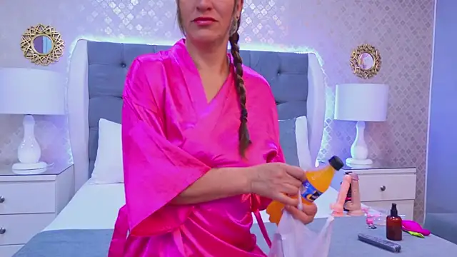 KeylaTompson online show from 12/02/25, 07:20