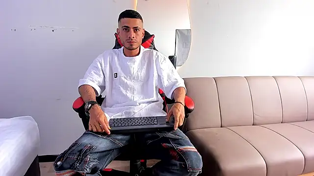 MatthewCullen online show from 12/22/25, 04:04