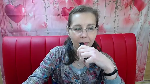 Snapshot of DaisyEdit chatting on 04/25/26, 01:41 DaisyEdit online show from 04/25/26, 01:41