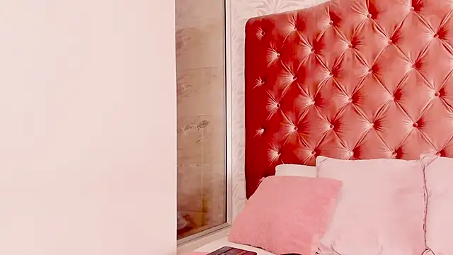 Snapshot of salome_moon_ chatting on 07/30/26, 12:15 salome moon online show from 07/30/26, 12:15