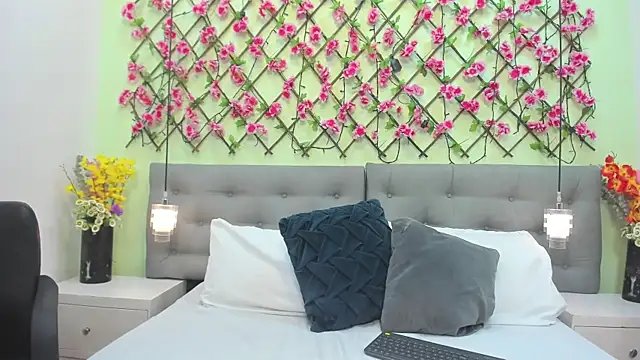 Luna delvalle online show from 11/28/25, 05:54