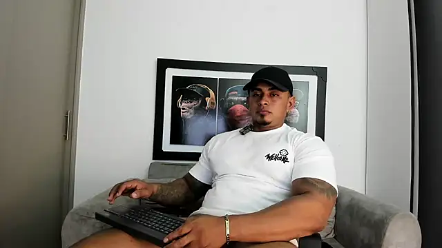 Snapshot of Maxkarther chatting on 12/17/25, 08:04 Maxkarther online show from 12/17/25, 08:04