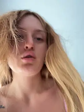 madlynginger online show from 12/22/25, 12:57