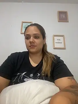 Snapshot of LoreinnFox chatting on 04/09/26, 04:12 LoreinnFox online show from 04/09/26, 04:12
