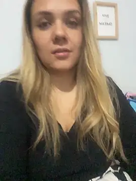 Snapshot of LoreinnFox chatting on 04/11/26, 05:45 LoreinnFox online show from 04/11/26, 05:45