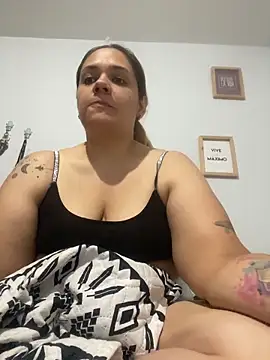 Snapshot of LoreinnFox chatting on 04/12/26, 06:46 LoreinnFox online show from 04/12/26, 06:46