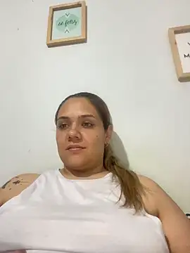 Snapshot of LoreinnFox chatting on 04/16/26, 03:51 LoreinnFox online show from 04/16/26, 03:51