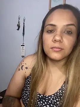 Snapshot of LoreinnFox chatting on 04/19/26, 05:18 LoreinnFox online show from 04/19/26, 05:18