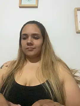 Snapshot of LoreinnFox chatting on 04/25/26, 04:04 LoreinnFox online show from 04/25/26, 04:04